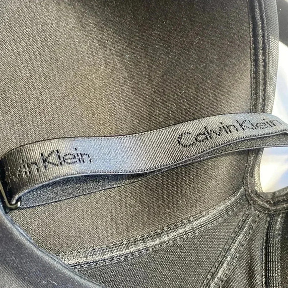 Calvin Klein Black Wireless Convertible Strap Bra in Size Large. - Picture 8 of 8